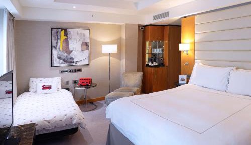 Family King Room with a Single Bed
