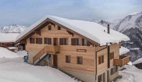 Apartment with Mountain View