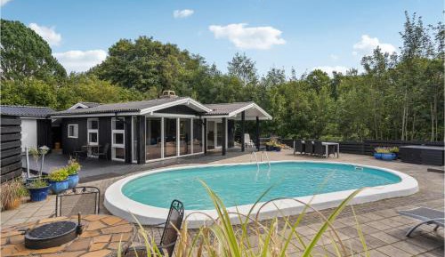 Three-Bedroom Holiday Home 