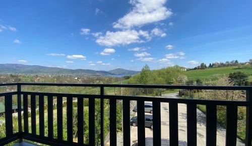 Apartment with Mountain View