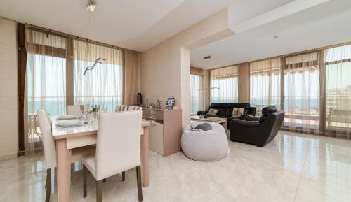 Presidential Maisonette with Sea View