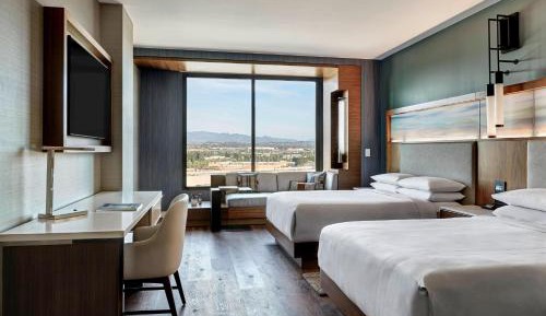 Guest Room with Queen Bed