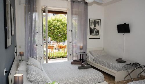 Quadruple Room with Private Bathroom