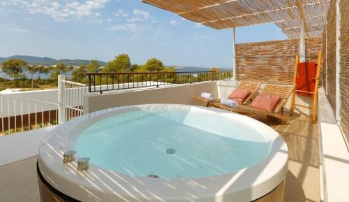 Signature Level - Rooftop Jacuzzi Terrace Junior Suite