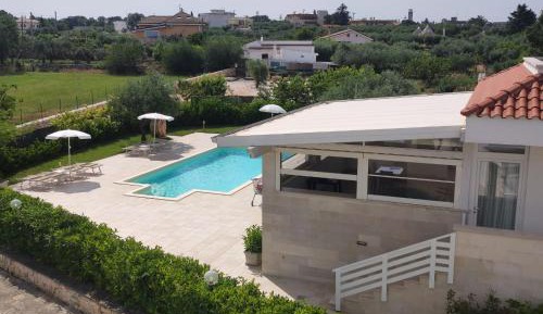 Apartment with Pool View 