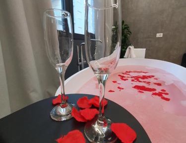 Deluxe Suite with Spa Bath