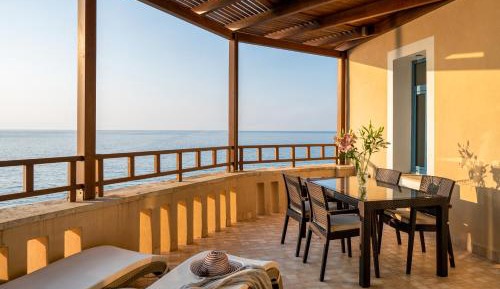 Captain's Grand Suite Three-Bedroom with Sea View