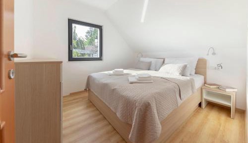 Apartment with Mountain View