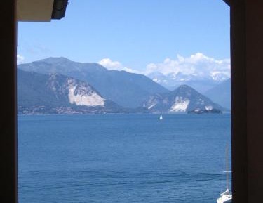 Single Room with Partial Lake View