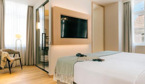 Premium Corner Double or Twin Room