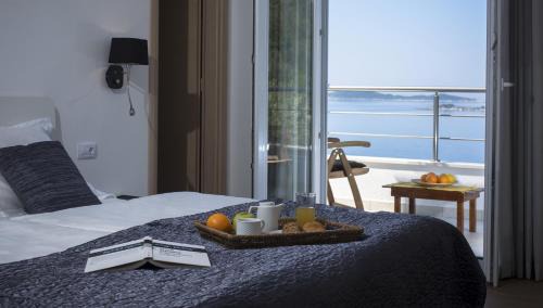 Deluxe Double Room with Balcony and Sea View