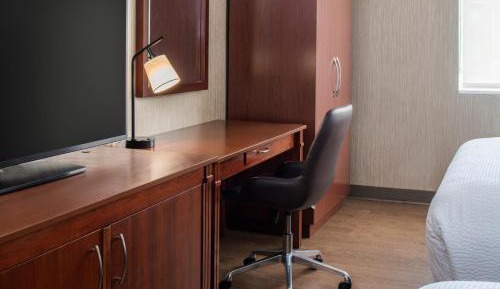 Traditional Queen Room with Two Queen Beds and Adapted Tub - Mobility Accessible