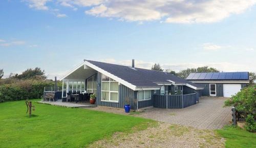 Four-Bedroom Holiday Home