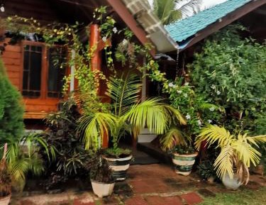 Deluxe Double Room with Side Sea View