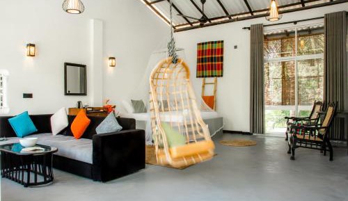 King Suite with Pool View