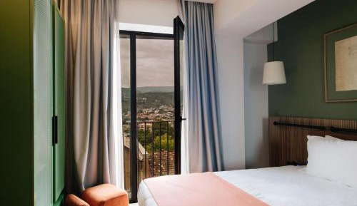 Double or Twin Room with Mountain View