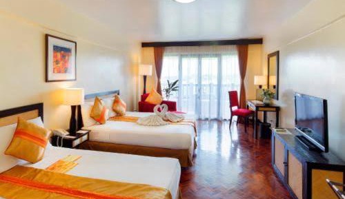 Apartment with Mountain View