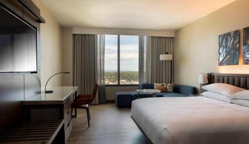 Newly Renovated Concierge Room with 1 king bed