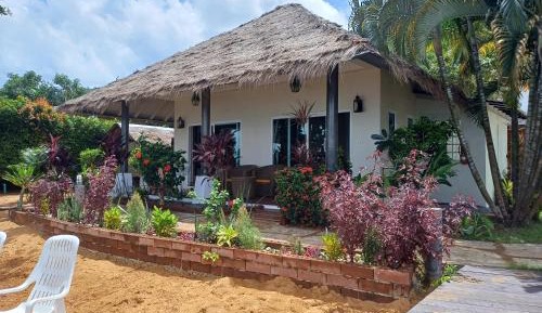 Deluxe Bungalow with Balcony and Sea View