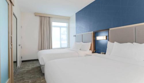 Studio with 2 queen beds, trundle bed and city view