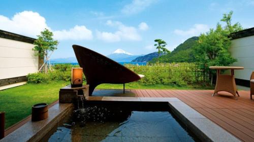 Twin Room with Tatami Area and Open-Air Hot Spring Bath, Mt,Fuji View【Oki no Ne】