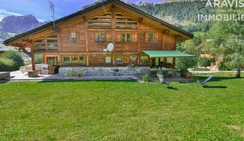 Chalet (11 Adults)