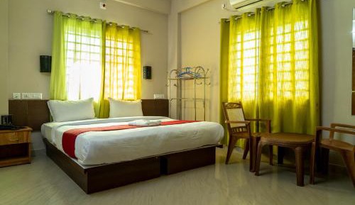 Deluxe Room (2 Adults + 1 Child)