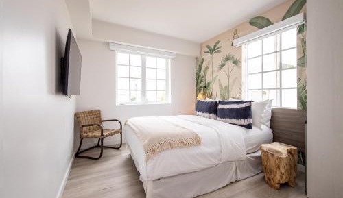 Deluxe Queen Room