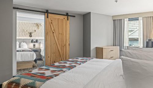 Family Room (Not Pet Friendly)