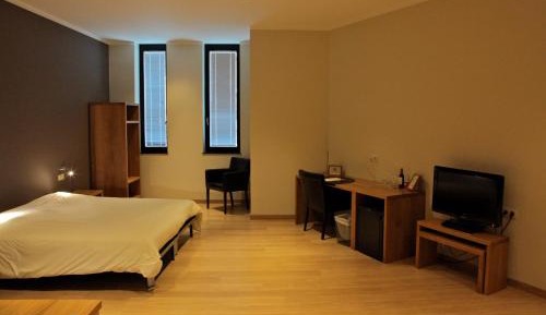 Deluxe Studio