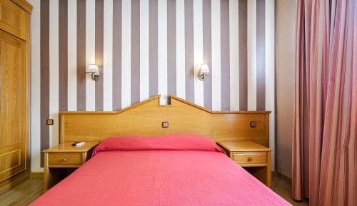 Triple room with double bed and single bed