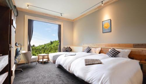 Standard King Room with River View