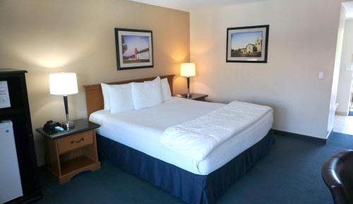 Deluxe King Room (Balcony)