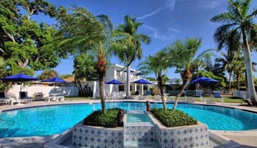 King Suite with Pool View