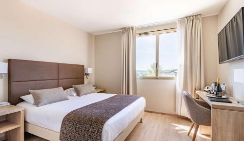 Standard Queen Room