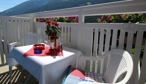 Comfort Two-Bedroom Apartment with Balcony