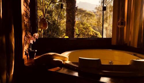 Queen Suite with Spa Bath