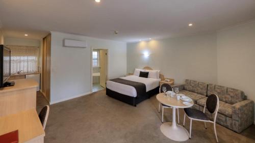 Executive Queen Room with Spa Bath 
