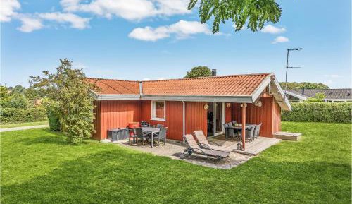 Three-Bedroom Holiday Home 
