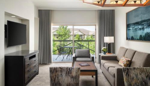 One-Bedroom King Villa with Sofa Bed and Balcony
