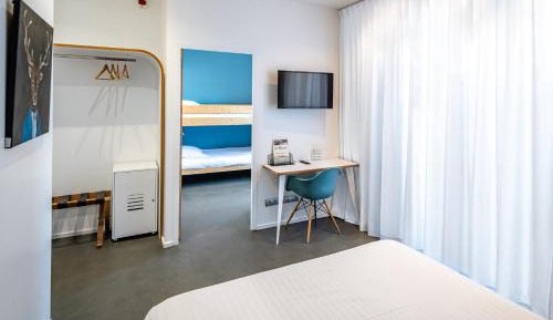 Quadruple Room with Private Bathroom