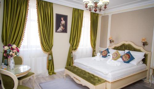 Deluxe Queen Studio 