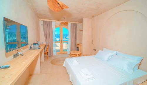 Deluxe Double Room with Balcony and Sea View