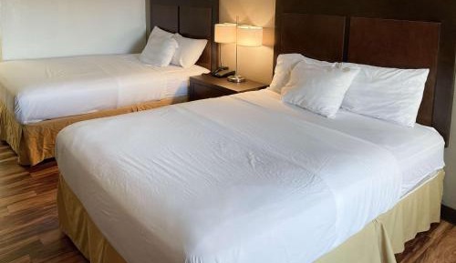 Queen Room with Two Queen Beds - Smoking
