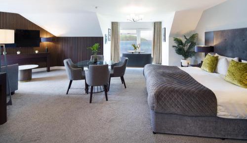 Suite with Hot Tub
