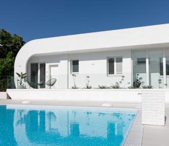 Apartment with Pool View 