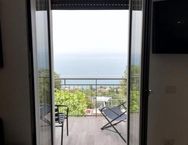 Deluxe Studio