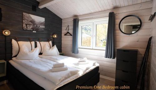 Premium One-Bedroom Cottage with linen
