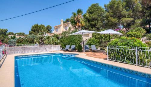 Villa with Garden View