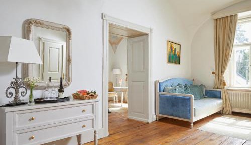 Deluxe King Suite